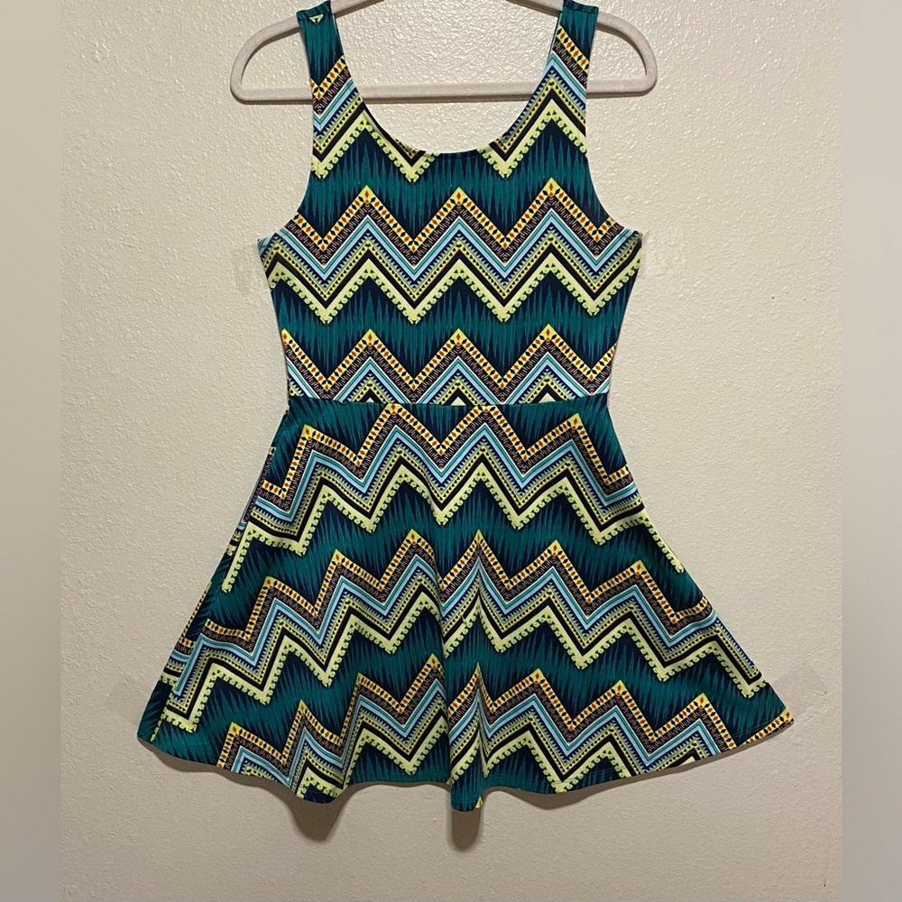 Divided by H&M Chevron Geometric Fit Flare Dress Size 10 Festival - Picture 2 of 4